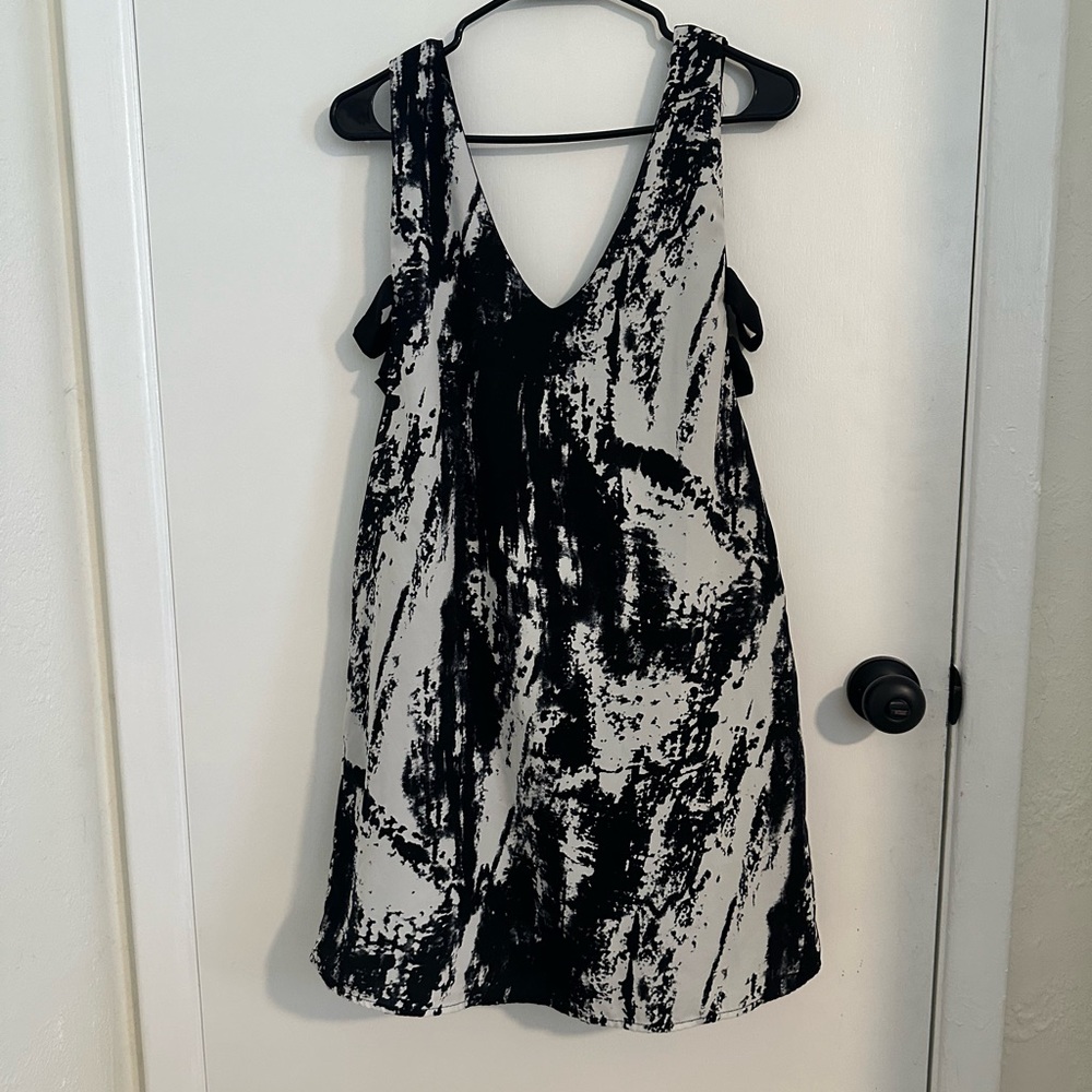 EUC black and white dress